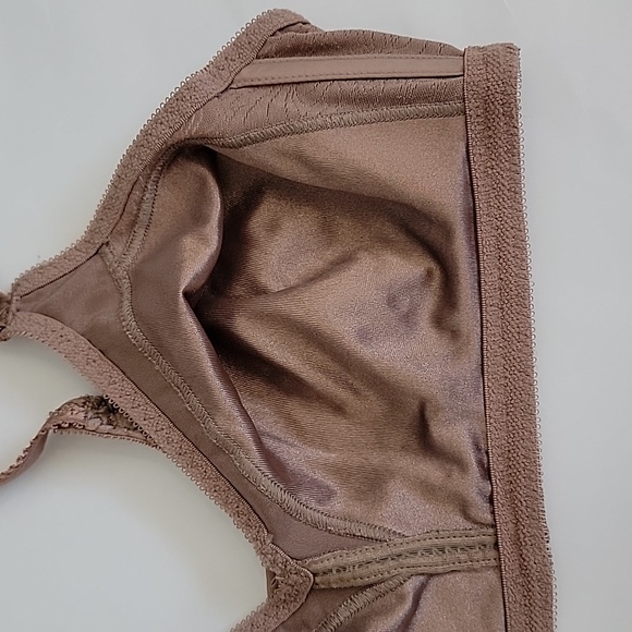 BALI Double Support Spa Closure Wireless Bra / 40C/90. - Picture 6 of 9